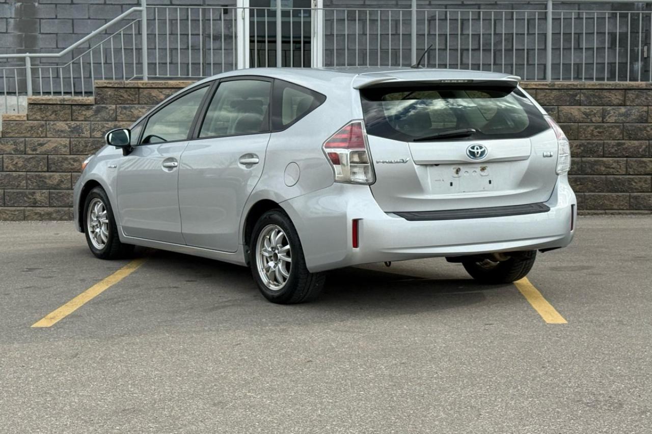 2015 Toyota Prius V 5dr HB| END OF SUMMER BLOWOUT! Photo2