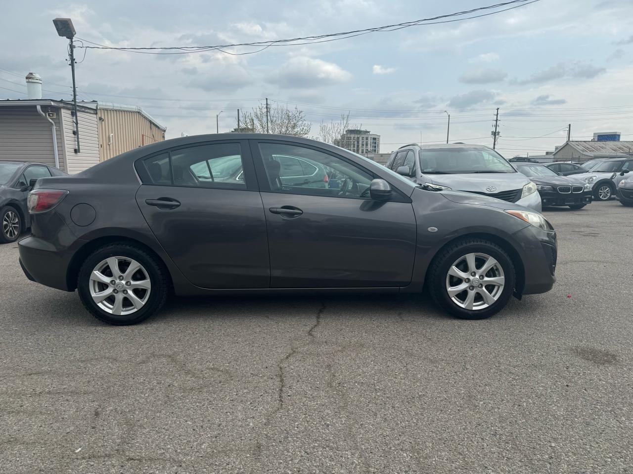 2010 Mazda MAZDA3 GX Photo3