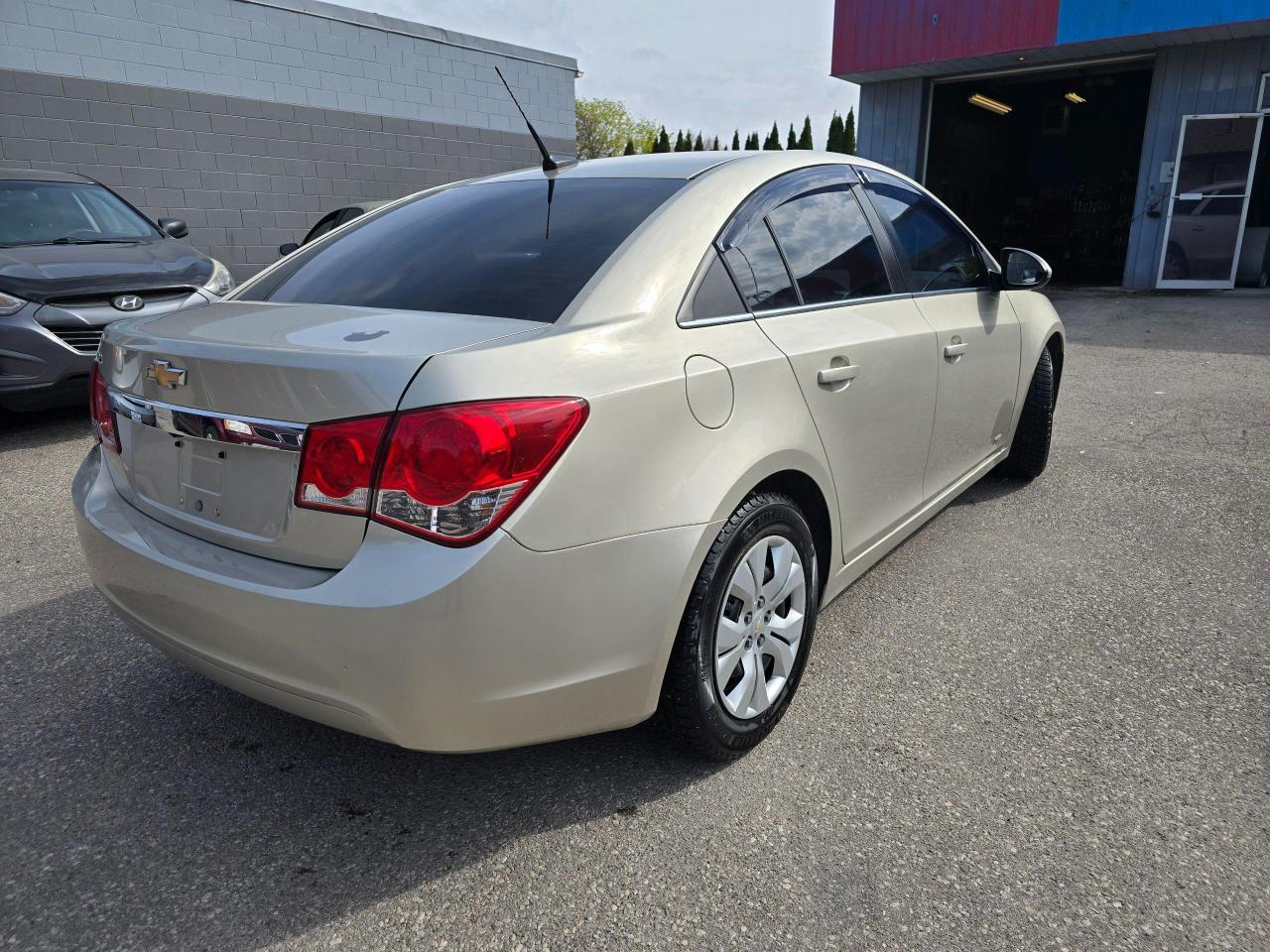 2014 Chevrolet Cruze 4dr Sdn 1LT - Photo #12