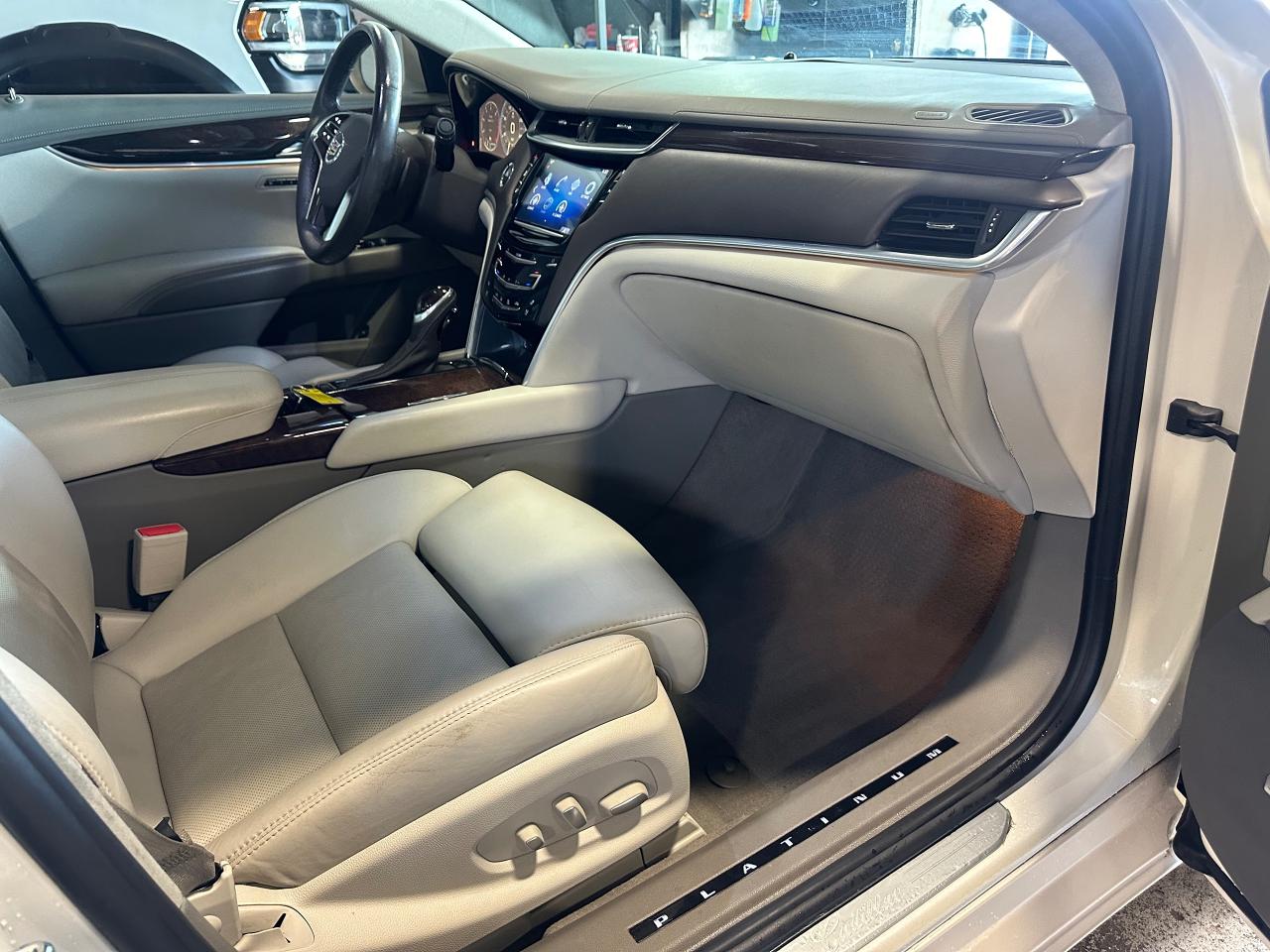 2013 Cadillac XTS PLATINUM | AWD | BOSE SOUND | SUNROOF | LEATHER - Photo #6