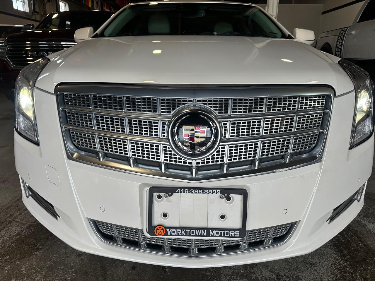 2013 Cadillac XTS PLATINUM | AWD | BOSE SOUND | SUNROOF | LEATHER - Photo #2