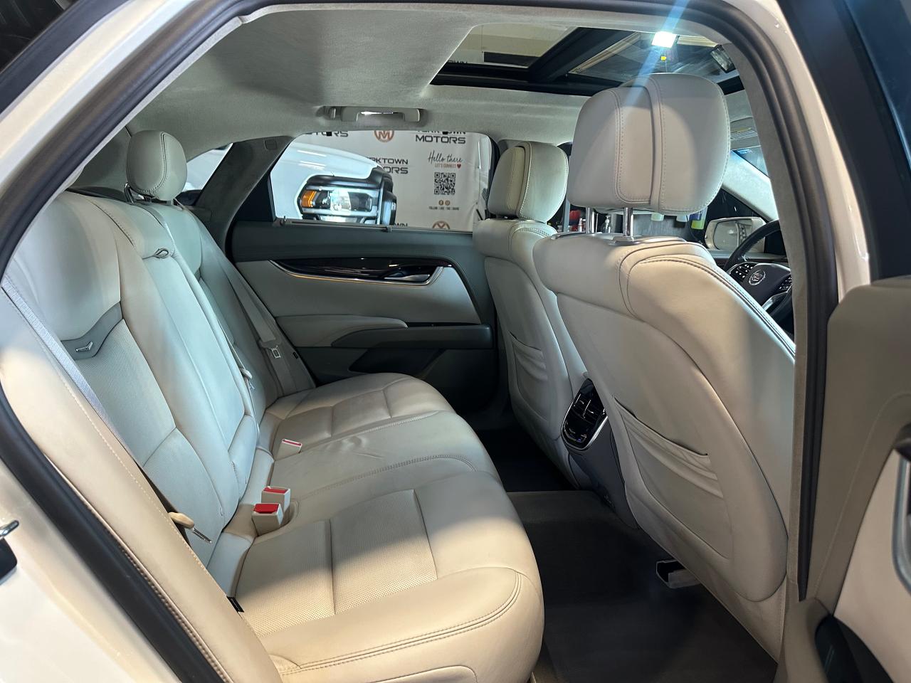 2013 Cadillac XTS PLATINUM | AWD | BOSE SOUND | SUNROOF | LEATHER - Photo #11