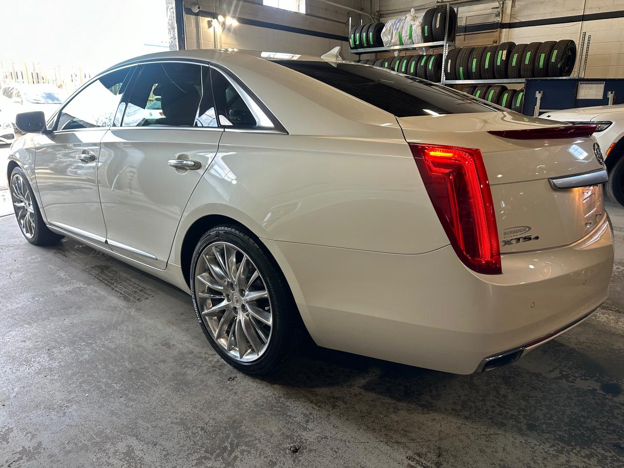 2013 Cadillac XTS PLATINUM | AWD | BOSE SOUND | SUNROOF | LEATHER - Photo #13