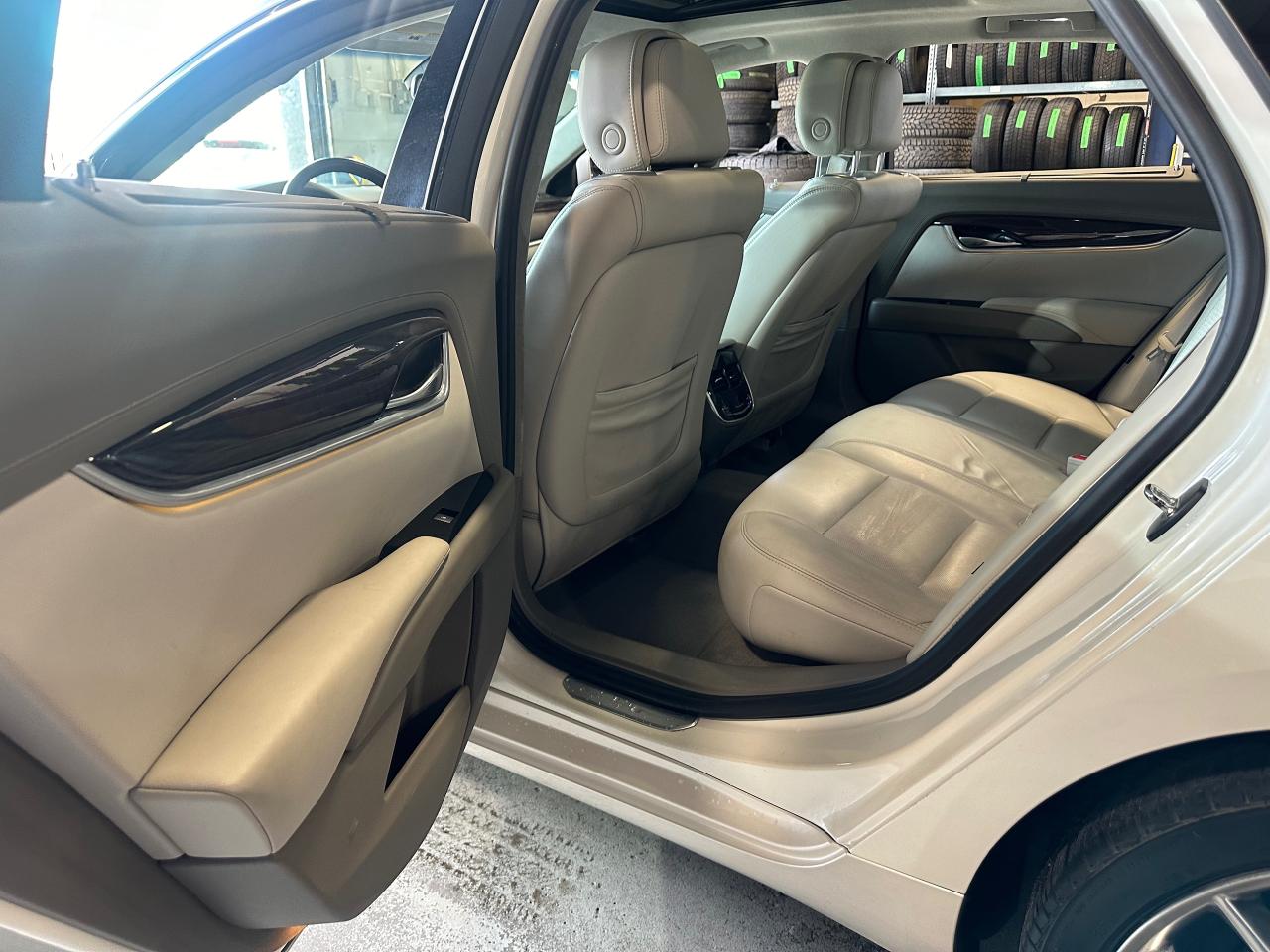 2013 Cadillac XTS PLATINUM | AWD | BOSE SOUND | SUNROOF | LEATHER - Photo #14