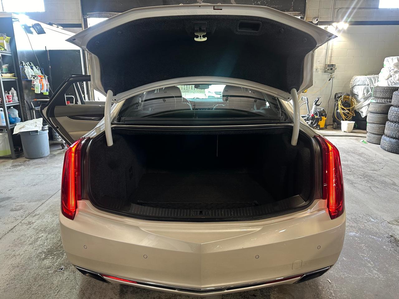 2013 Cadillac XTS PLATINUM | AWD | BOSE SOUND | SUNROOF | LEATHER - Photo #17