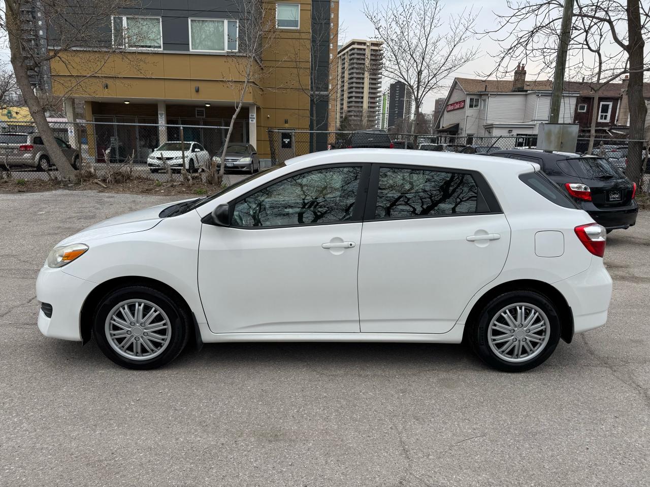 2012 Toyota Matrix 1.8L - Auto - Photo #2