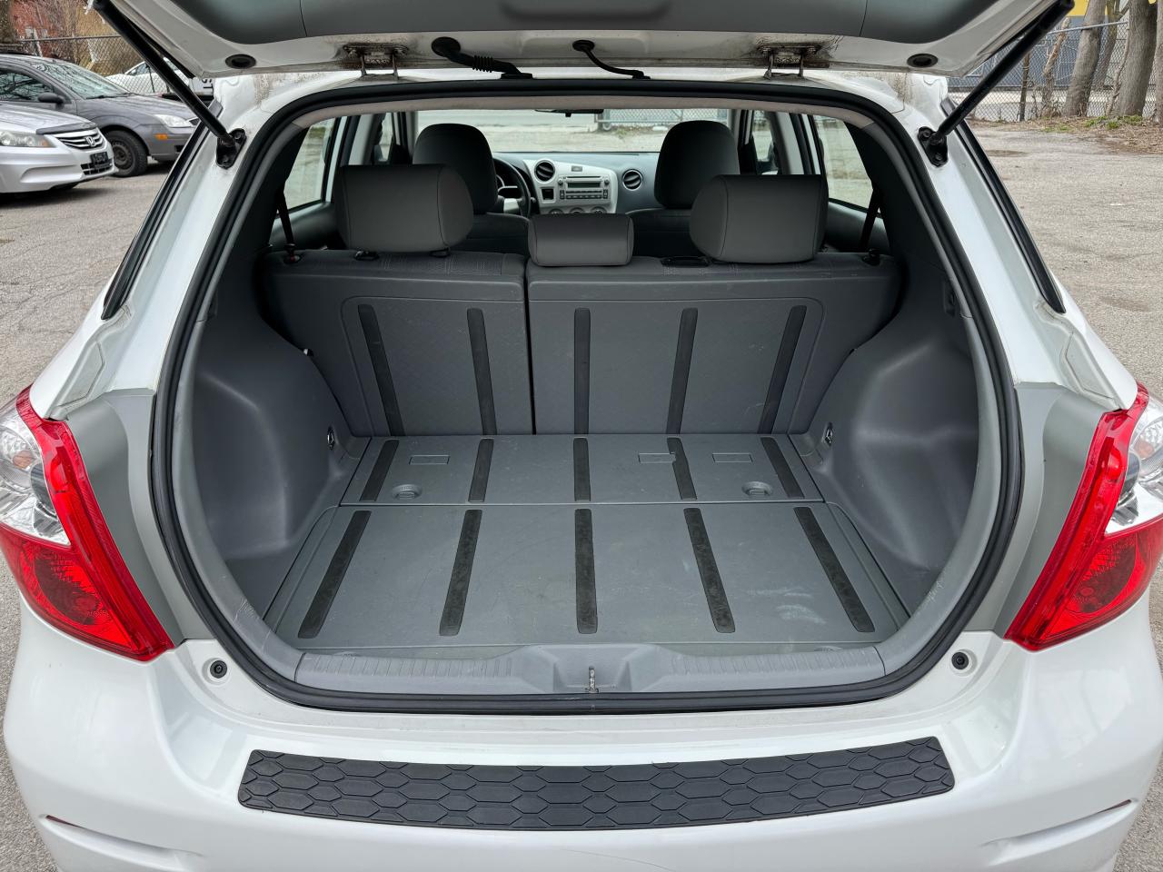 2012 Toyota Matrix 1.8L - Auto - Photo #17