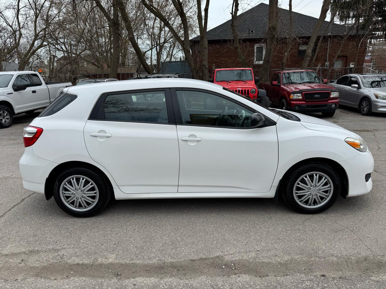 2012 Toyota Matrix 1.8L - Auto - Photo #6