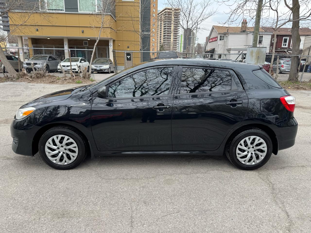 2012 Toyota Matrix 1.8L - Auto - Photo #2