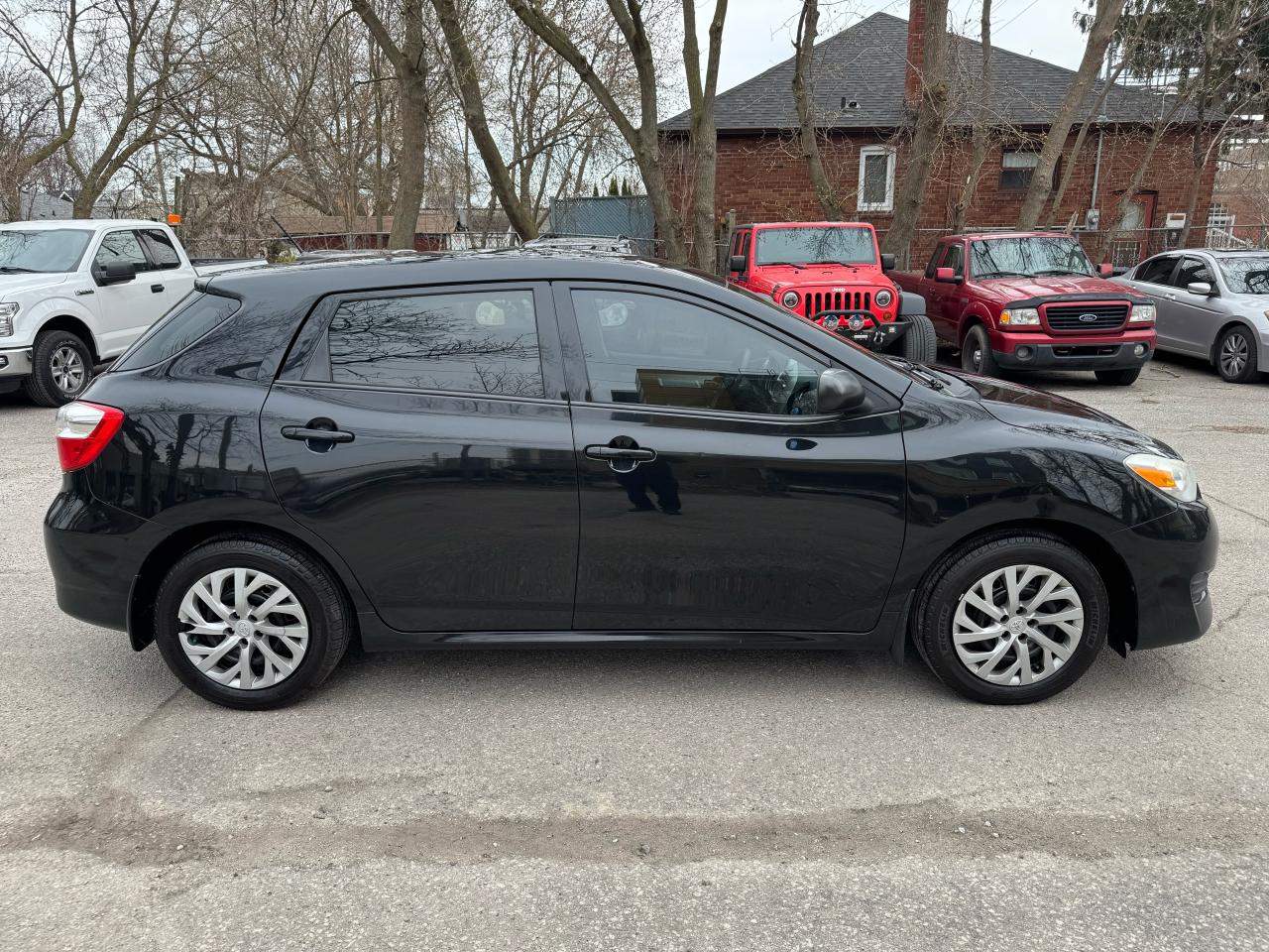 2012 Toyota Matrix 1.8L - Auto - Photo #6