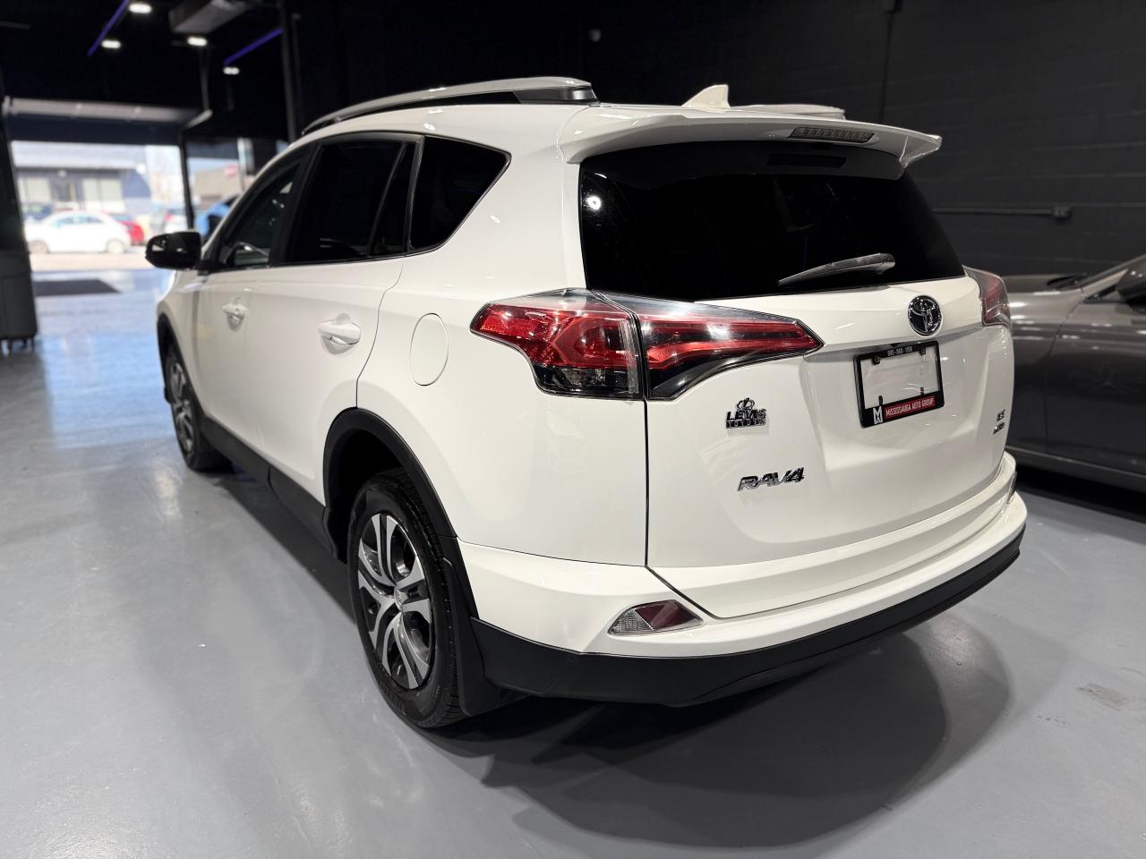 2017 Toyota RAV4 AWD 4dr LE - Photo #8