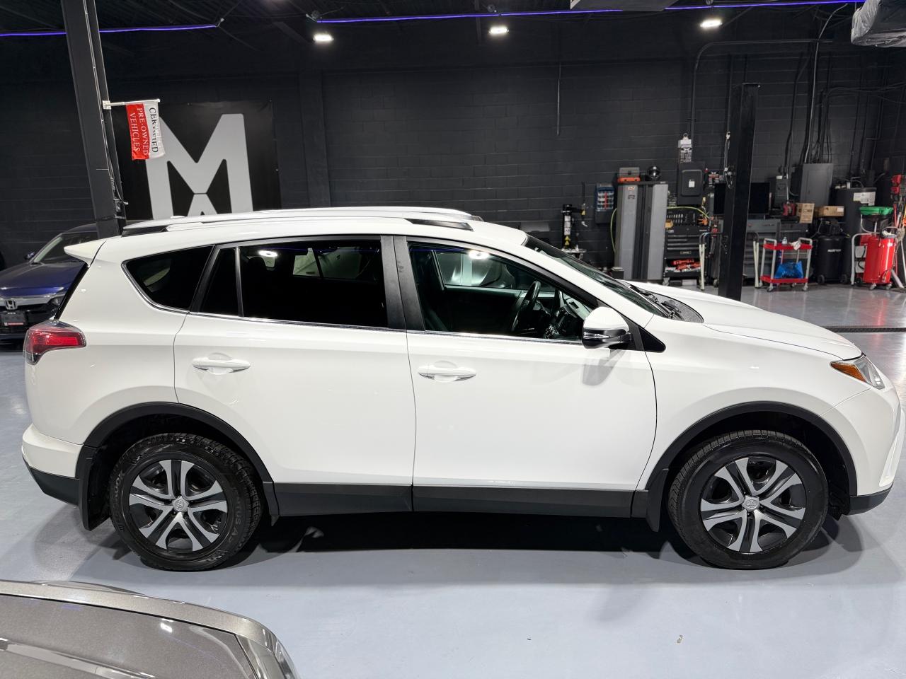 2017 Toyota RAV4 AWD 4dr LE - Photo #4