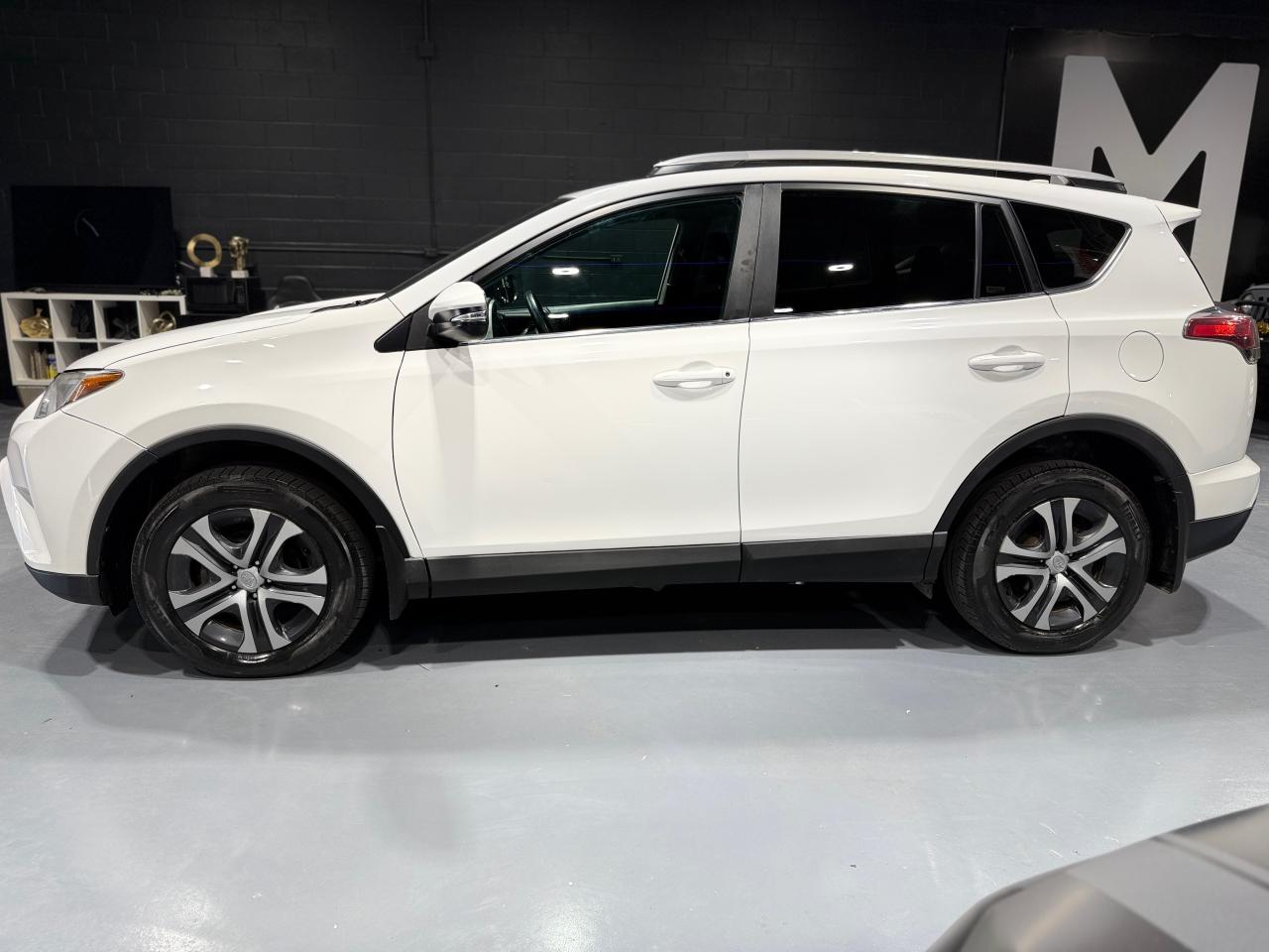 2017 Toyota RAV4 AWD 4dr LE - Photo #9