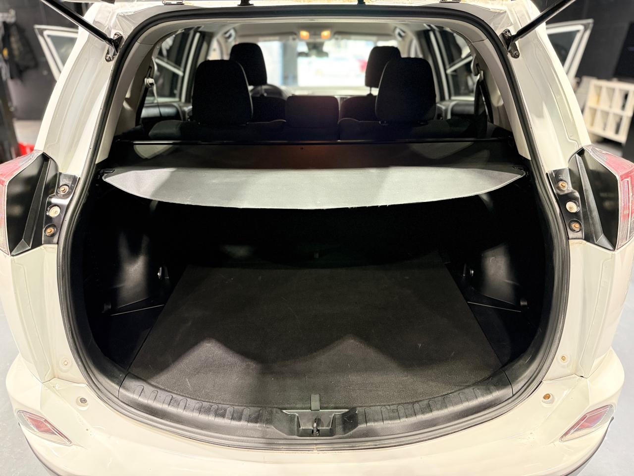 2017 Toyota RAV4 AWD 4dr LE - Photo #7
