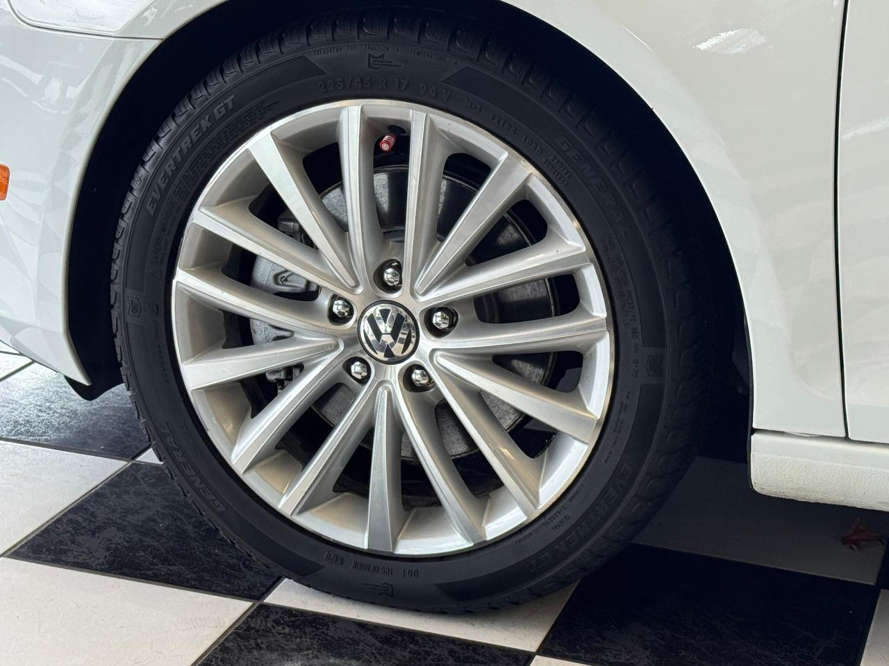 2014 Volkswagen Golf Wagon Wolfsburg Edition TDI+Heated Leather+Roof+GPS - Photo #48