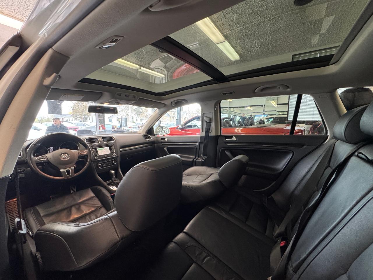 2014 Volkswagen Golf Wagon Wolfsburg Edition TDI+Heated Leather+Roof+GPS - Photo #3