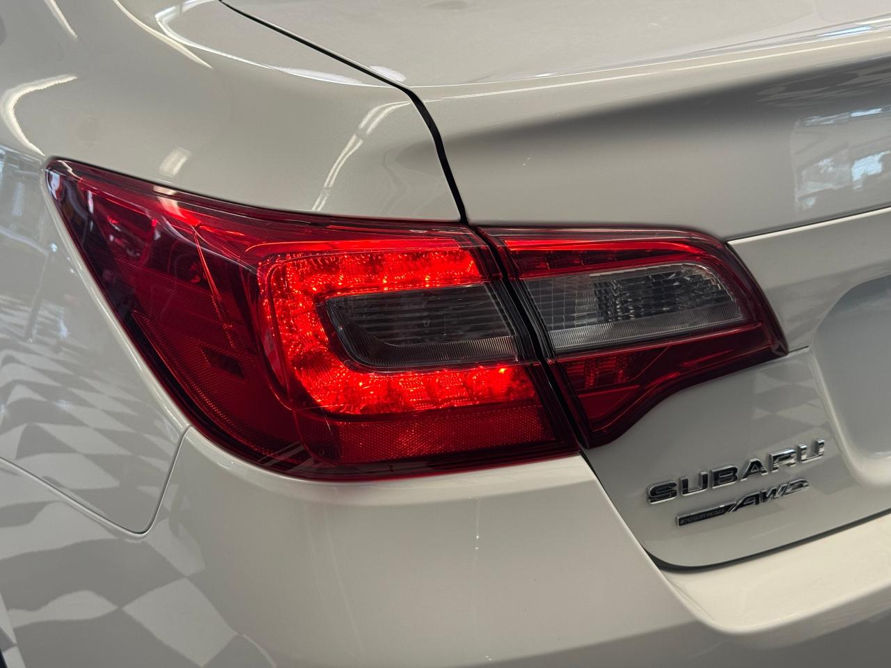 2018 Subaru Legacy 2.5i Touring+Roof+ApplePlay+CLEAN CARFAX Photo120