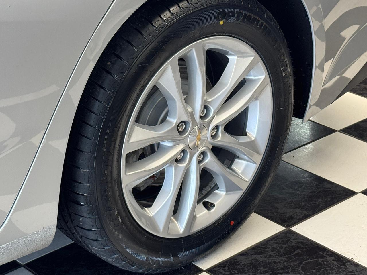 2017 Chevrolet Malibu LT+New Tires+Brakes+Camera+ApplePlay+Remote Start Photo