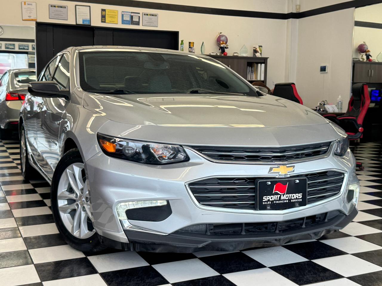 2017 Chevrolet Malibu LT+New Tires+Brakes+Camera+ApplePlay+Remote Start Photo