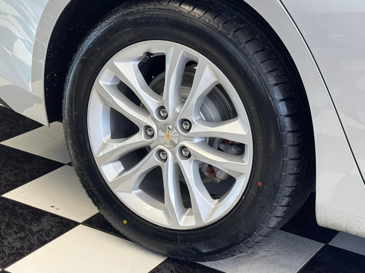 2017 Chevrolet Malibu LT+New Tires+Brakes+Camera+ApplePlay+Remote Start Photo
