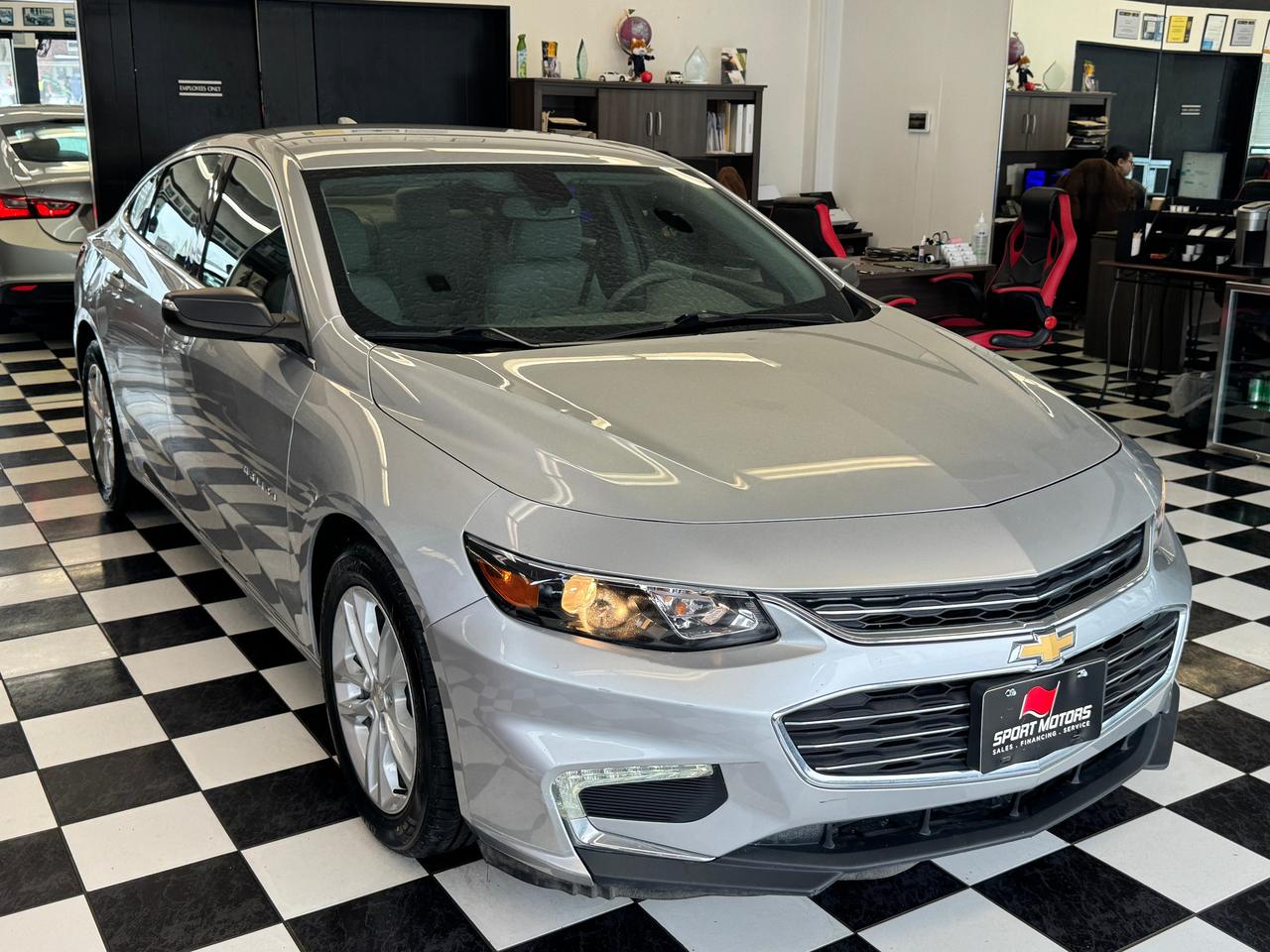 2017 Chevrolet Malibu LT+New Tires+Brakes+Camera+ApplePlay+Remote Start Photo
