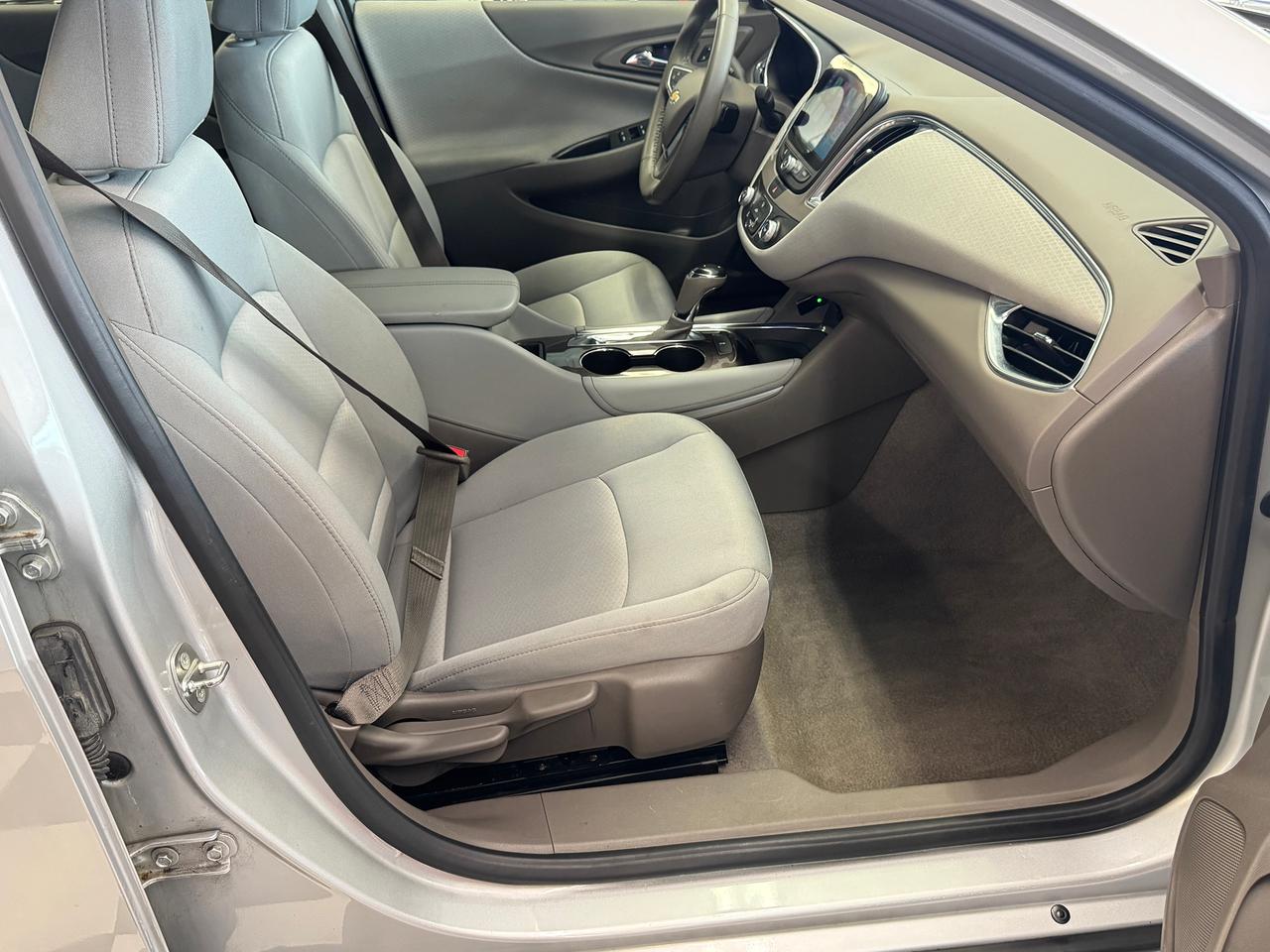 2017 Chevrolet Malibu LT+New Tires+Brakes+Camera+ApplePlay+Remote Start Photo
