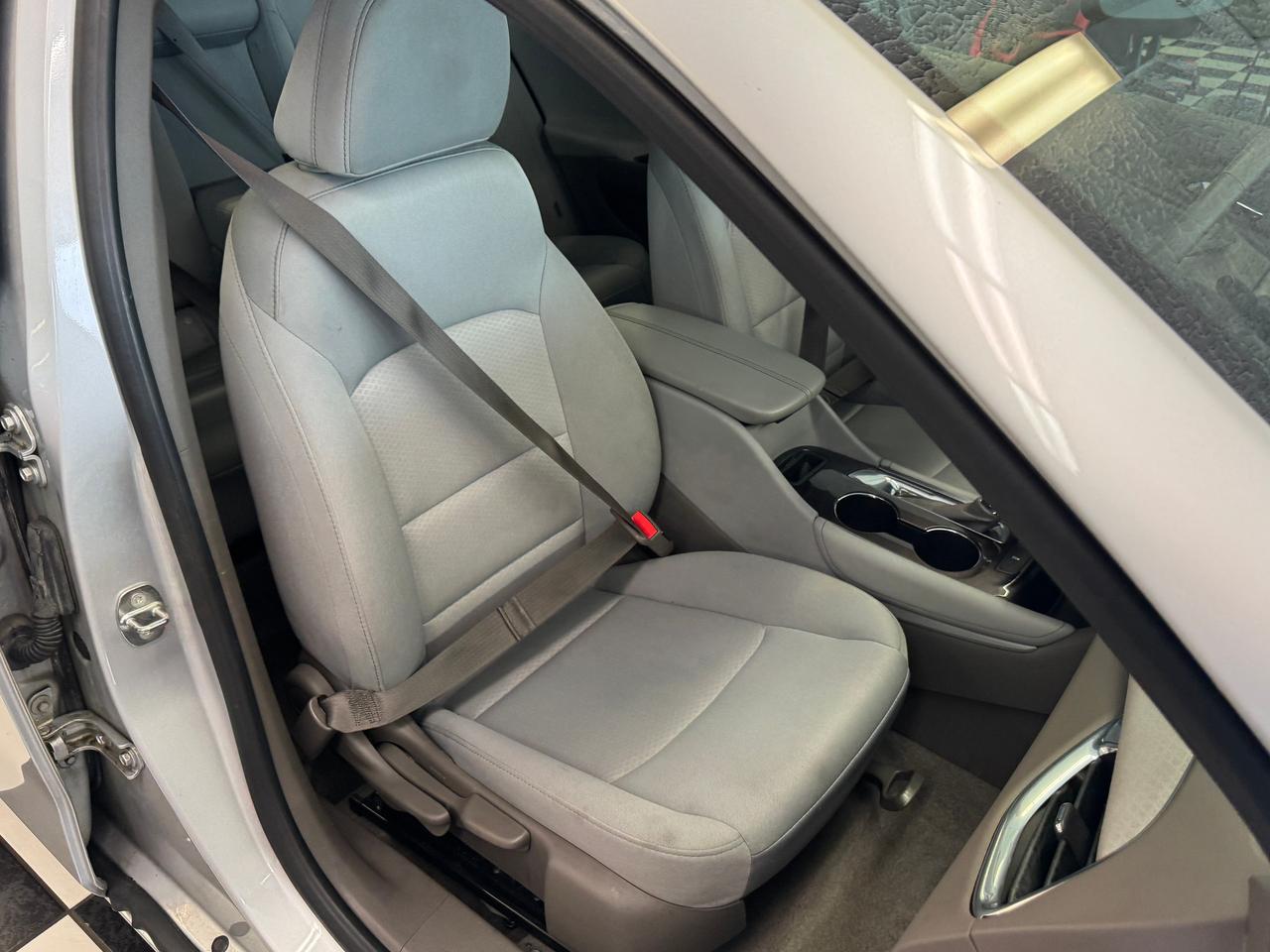 2017 Chevrolet Malibu LT+New Tires+Brakes+Camera+ApplePlay+Remote Start Photo
