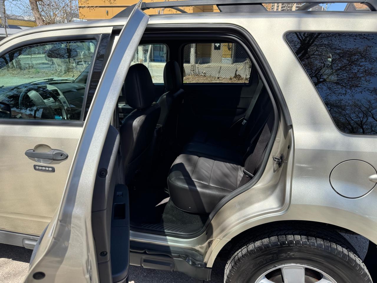 2012 Ford Escape LEATHER SUNROOF - 4X4 - Photo #14