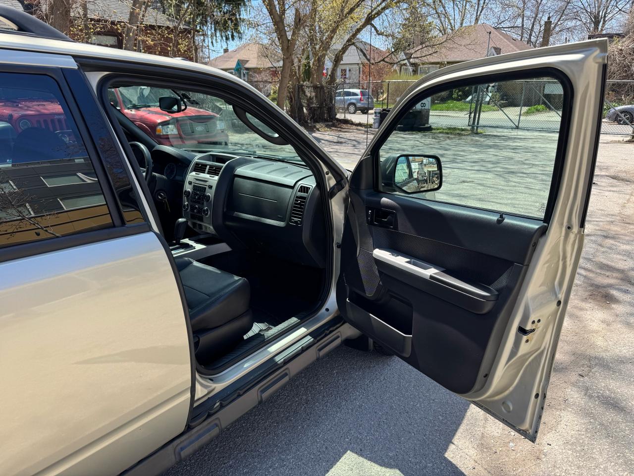 2012 Ford Escape LEATHER SUNROOF - 4X4 - Photo #16