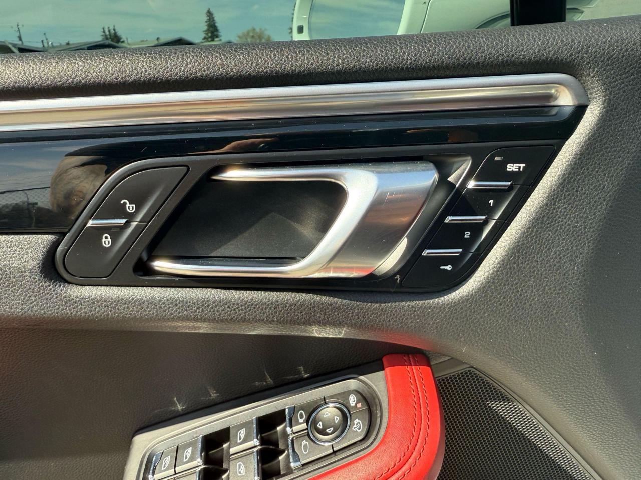 2018 Porsche Macan S AWD - Photo #18
