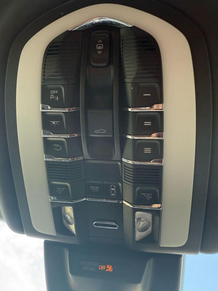 2018 Porsche Macan S AWD - Photo #25