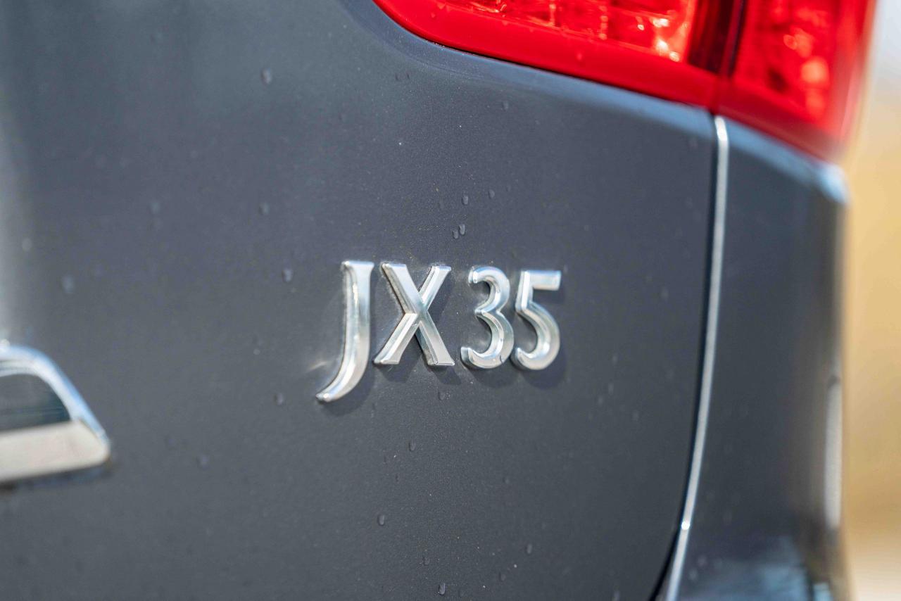 2013 Infiniti JX35 Base - Photo #17