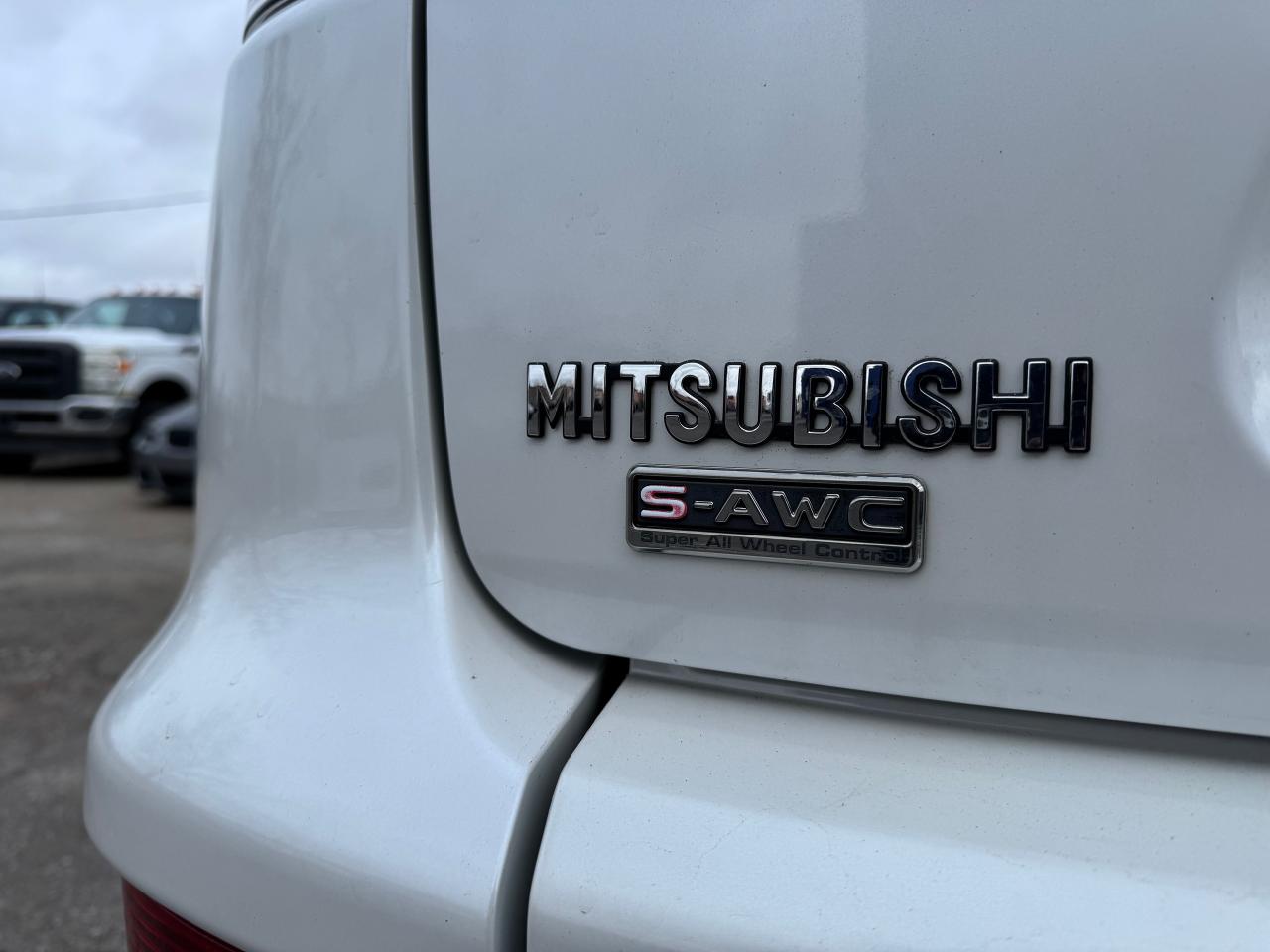 2011 Mitsubishi Outlander XLS - Photo #13