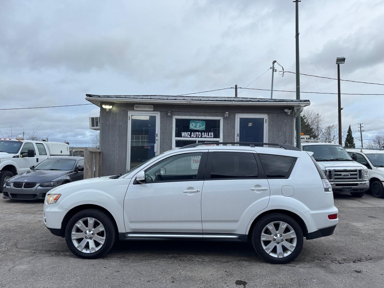 2011 Mitsubishi Outlander XLS Photo4