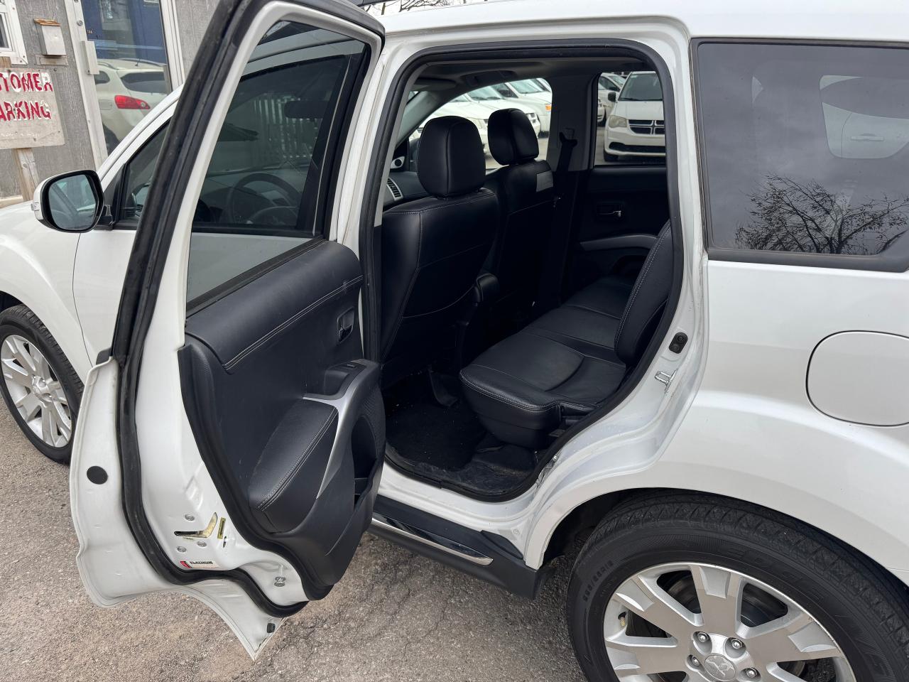 2011 Mitsubishi Outlander XLS - Photo #17