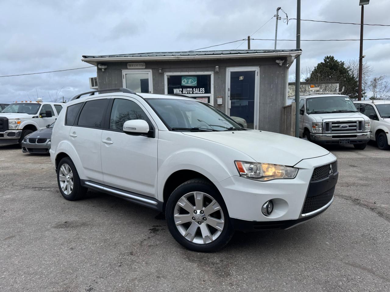 2011 Mitsubishi Outlander XLS - Photo #10