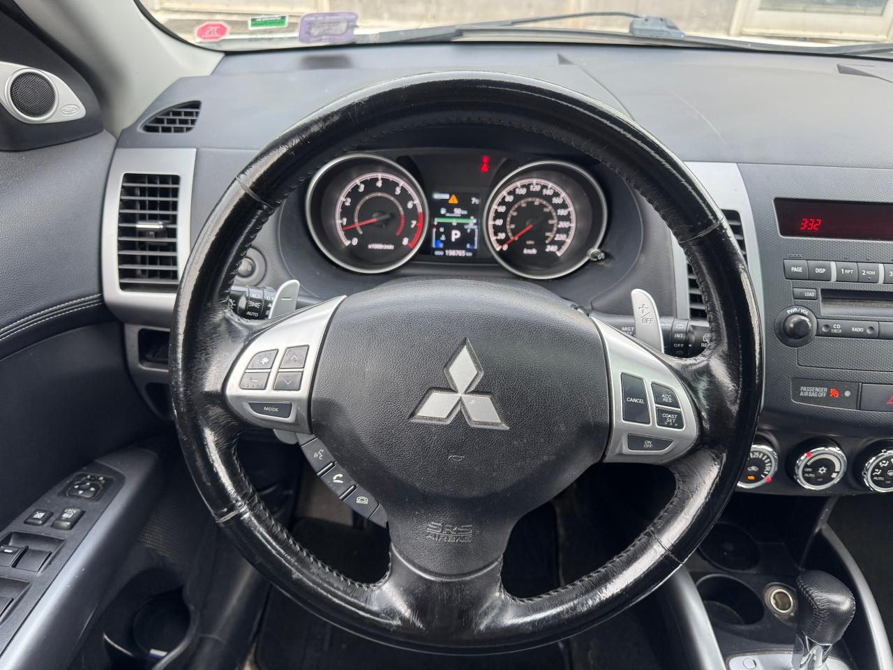 2011 Mitsubishi Outlander XLS - Photo #21
