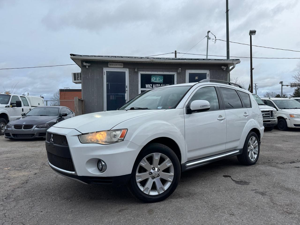 2011 Mitsubishi Outlander XLS Photo3