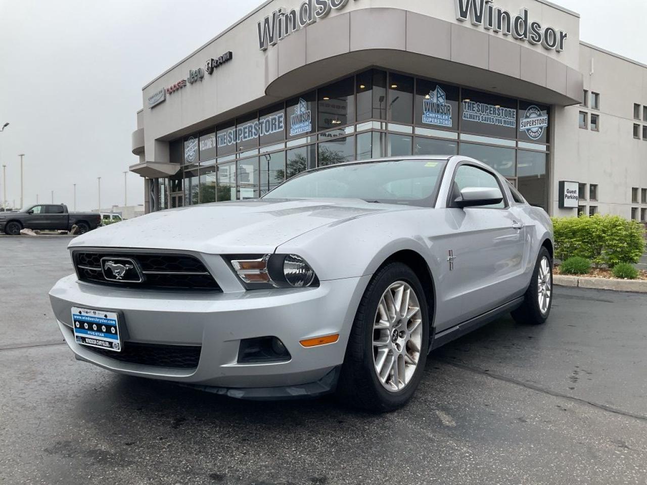 Used 2012 Ford Mustang LEATHER / HTD SEATS / V6 / ONE OWNER / NO ACCIDENT for sale in Windsor, ON