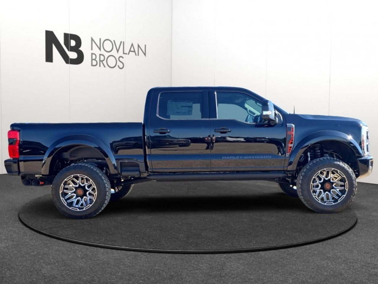 2025 Ford F-350 Super Duty Harley Davidson Photo4