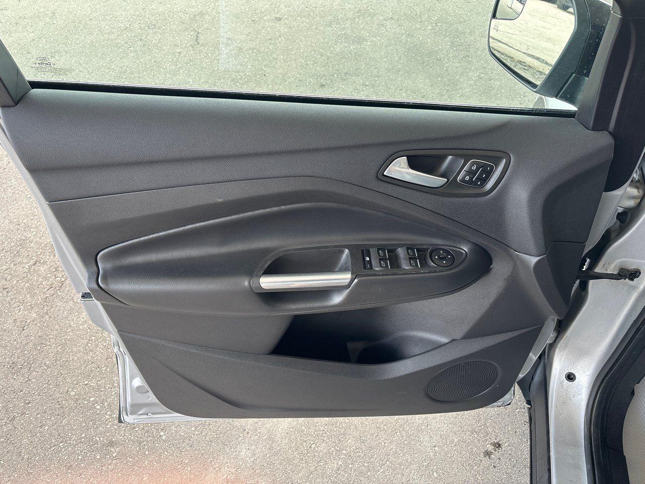 2019 Ford Escape Titanium - Photo #29