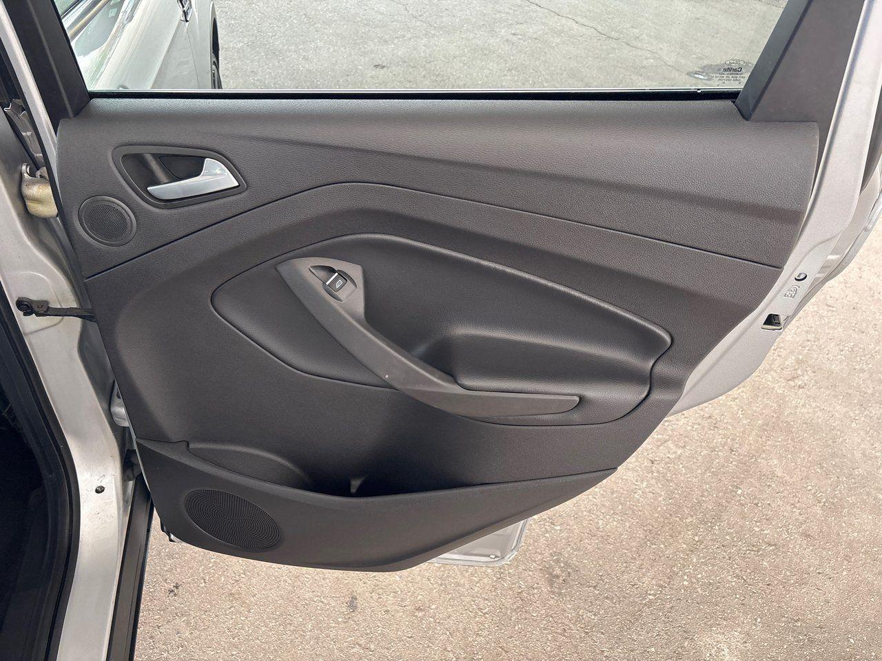 2019 Ford Escape Titanium - Photo #32