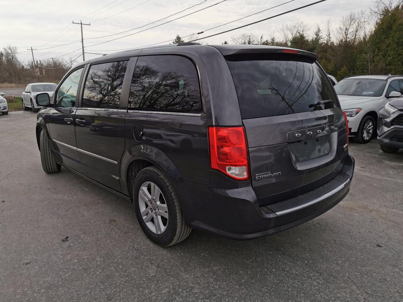 2016 Dodge Grand Caravan Crew - Photo #3
