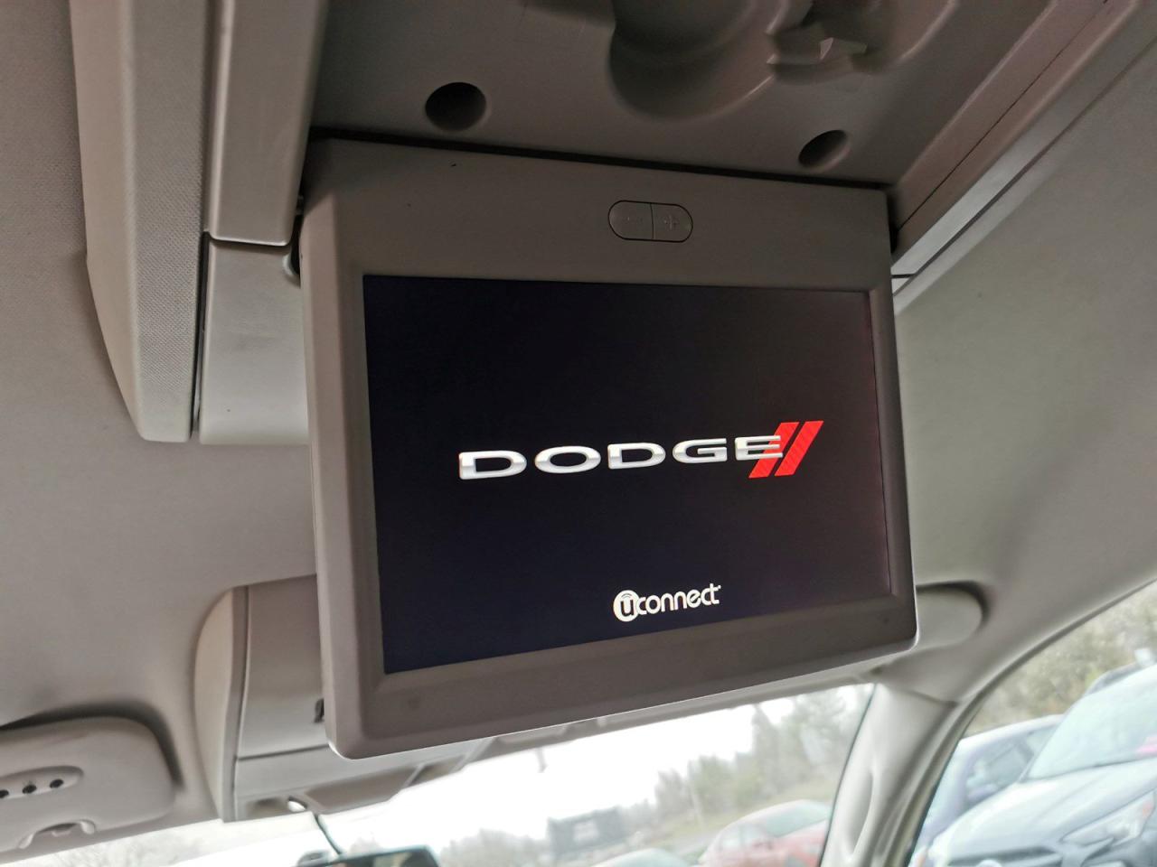 2016 Dodge Grand Caravan Crew - Photo #16