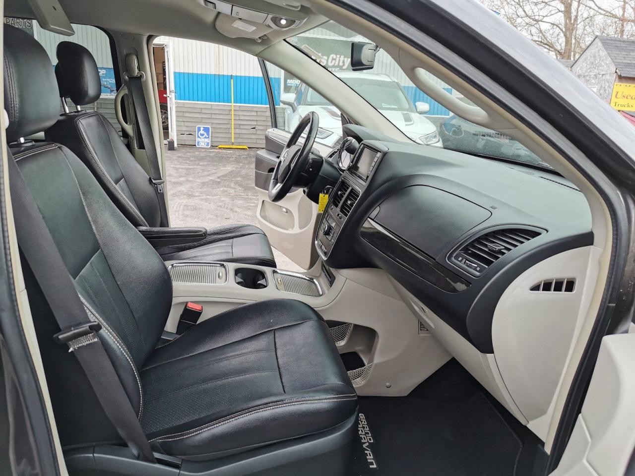 2016 Dodge Grand Caravan Crew - Photo #23