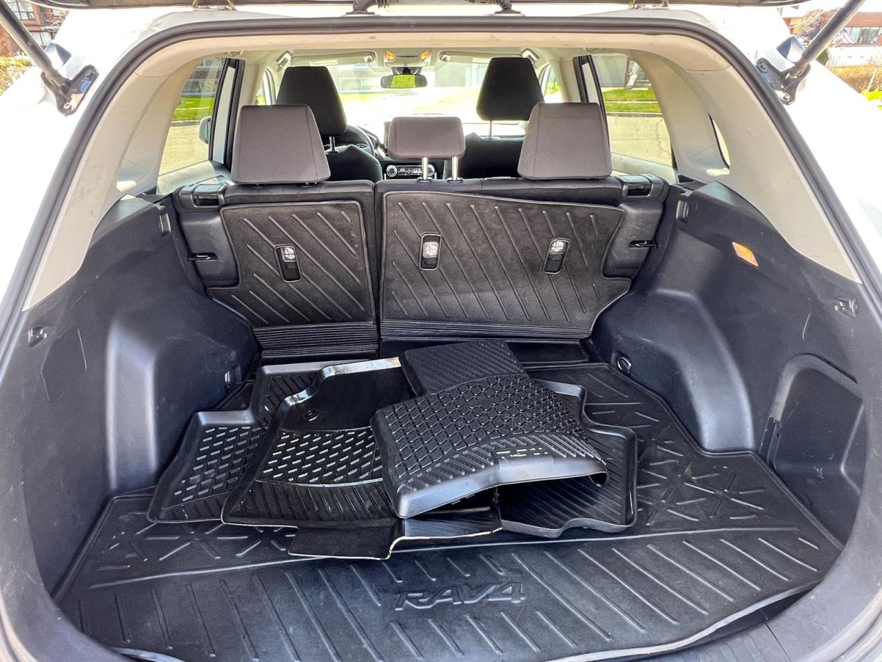 2021 Toyota RAV4 Hybrid LE - Photo #4