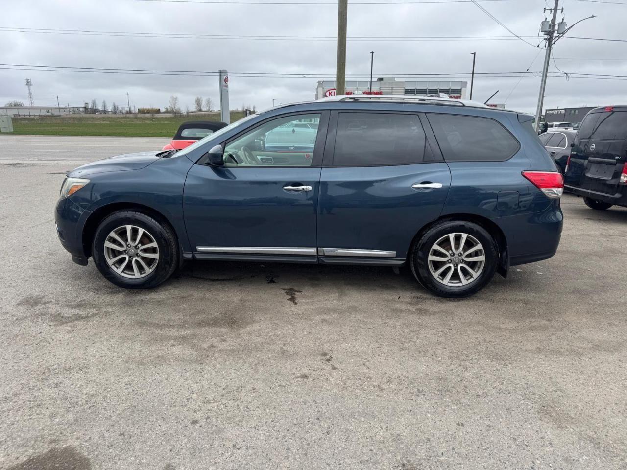 2014 Nissan Pathfinder SL, LEATHER, SUNROOF, 7 PASS, LOADED, AS IS - Photo #2