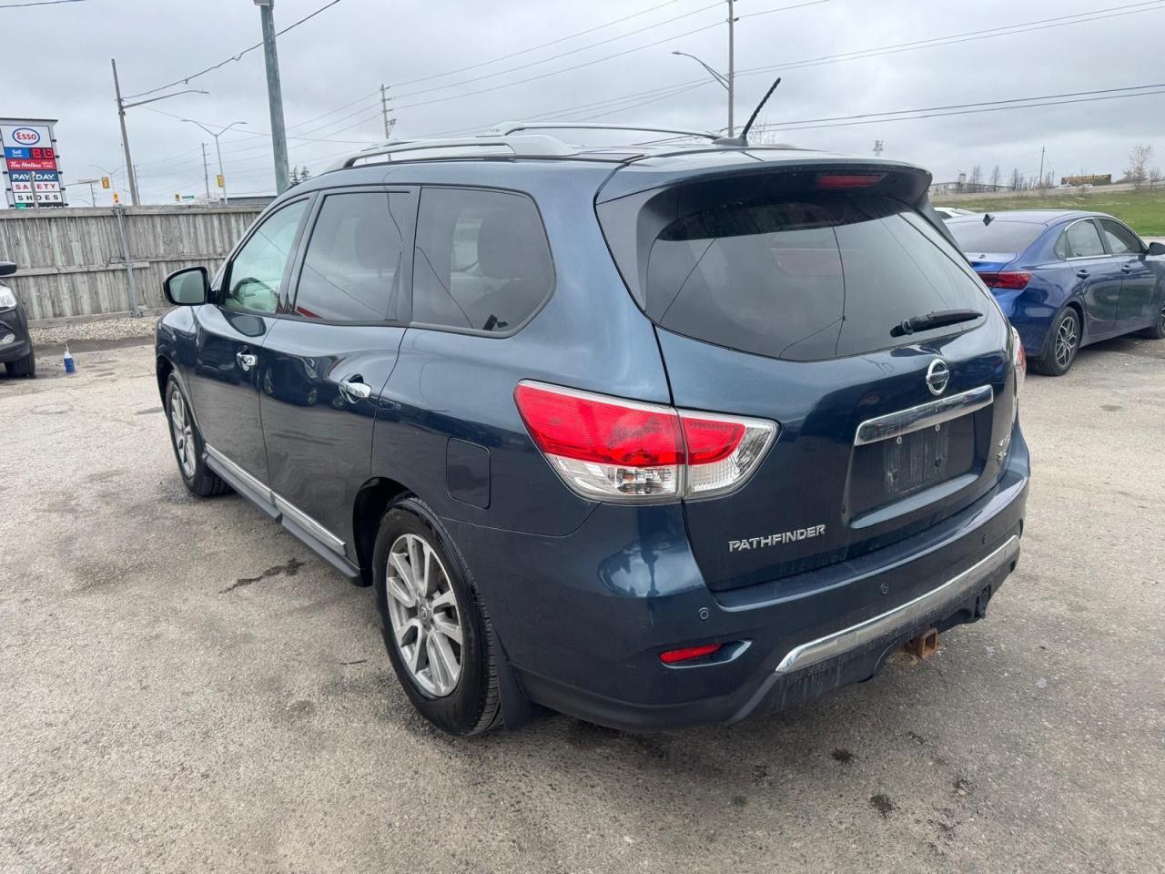 2014 Nissan Pathfinder SL, LEATHER, SUNROOF, 7 PASS, LOADED, AS IS - Photo #3