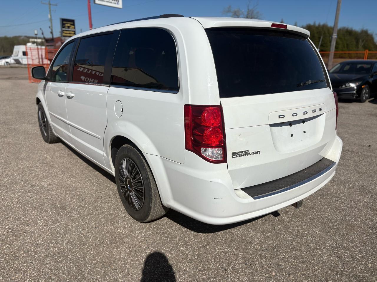 2015 Dodge Grand Caravan SXT Premium Plus - Photo #4