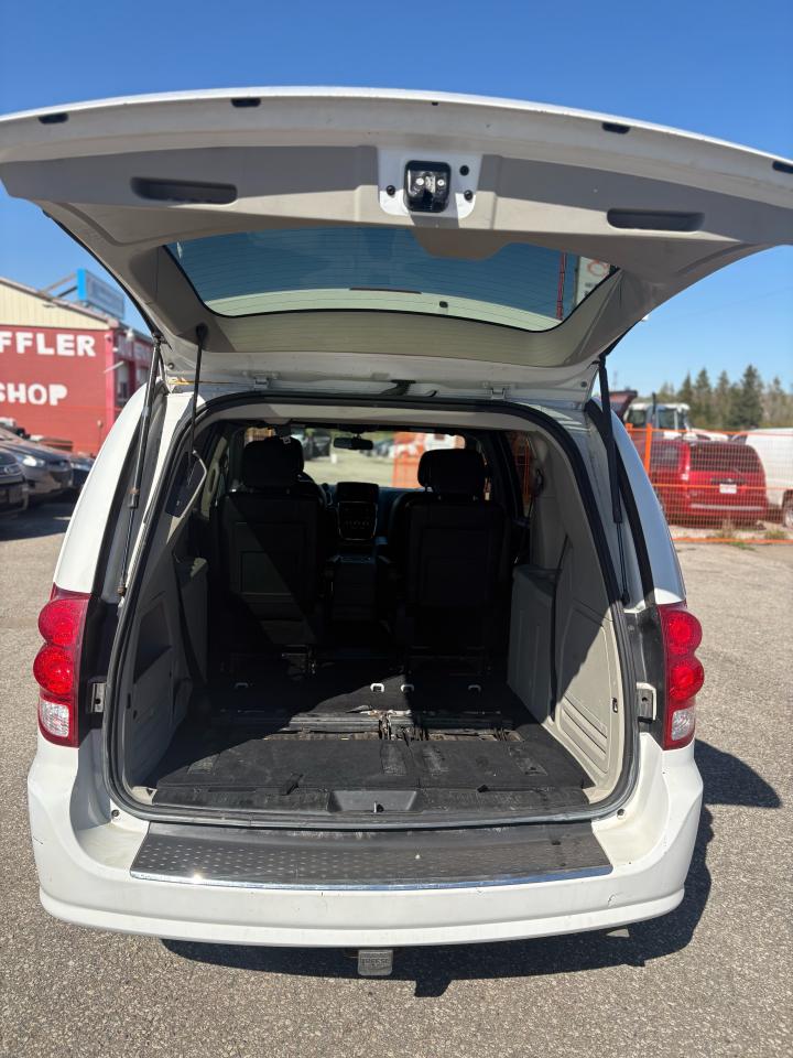 2015 Dodge Grand Caravan SXT Premium Plus - Photo #5